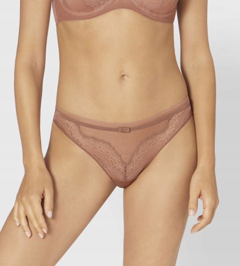 Majtki koronka TRIUMPH figi beauty-full figi 44 Nowe Majtki koronka TRIUMPH figi beauty-full figi 44 Nowe